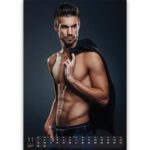 Koledar Moški 2027 – postavni in sexy moški v estetskih fotografijah, namenjenih ljubiteljicam moških koledarjev.