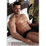 Koledar Moški 2027 – sexy moški in postavni moški modeli v elegantnih in privlačnih fotografijah.
