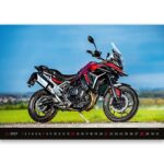 Koledar Motorji 2027 – hitri športni motorji in sodobna motociklistična fotografija za ljubitelje adrenalina.