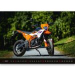 Koledar Motorji 2027 – čudoviti motorji, športni modeli in privlačni motivi za koledarje z motorji.