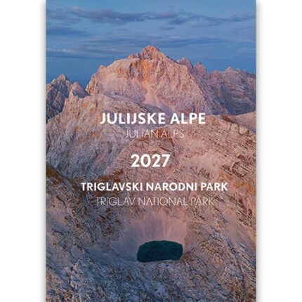Naslovnica stenskega koledarja Triglavski narodni park s slikovitim motivom narave, Julijskih Alp in naravnih lepot Slovenije.