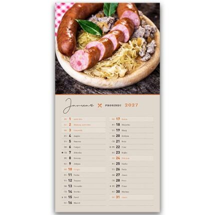 Domača kranjska klobasa s kislim zeljem kot tradicionalna slovenska zimski jed za koledar Dobrote po domače.