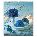 Koledar Live Design 2026 – šopek cvetja, ki izraža romantiko in lepoto.