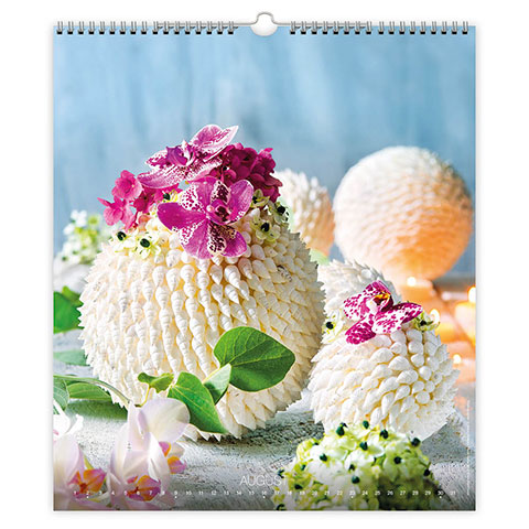 koledar-live-design-2026-EG-8 Koledar Live Design 2026 – igrive barve cvetja v elegantnem aranžmaju.